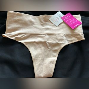 SPANX Everyday Shaping Panties Thong size S